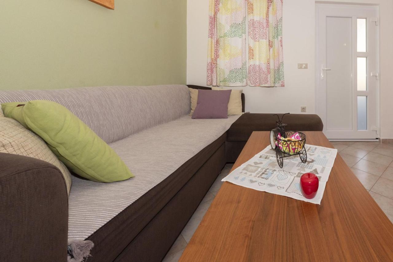 Apartments Max Ražanac Esterno foto